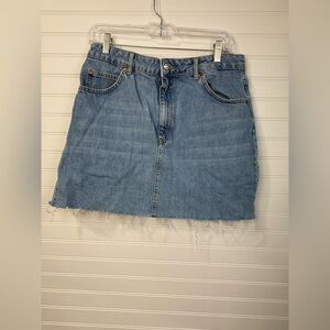 Topshop women’s denim frayed edge skirt. Size US 10